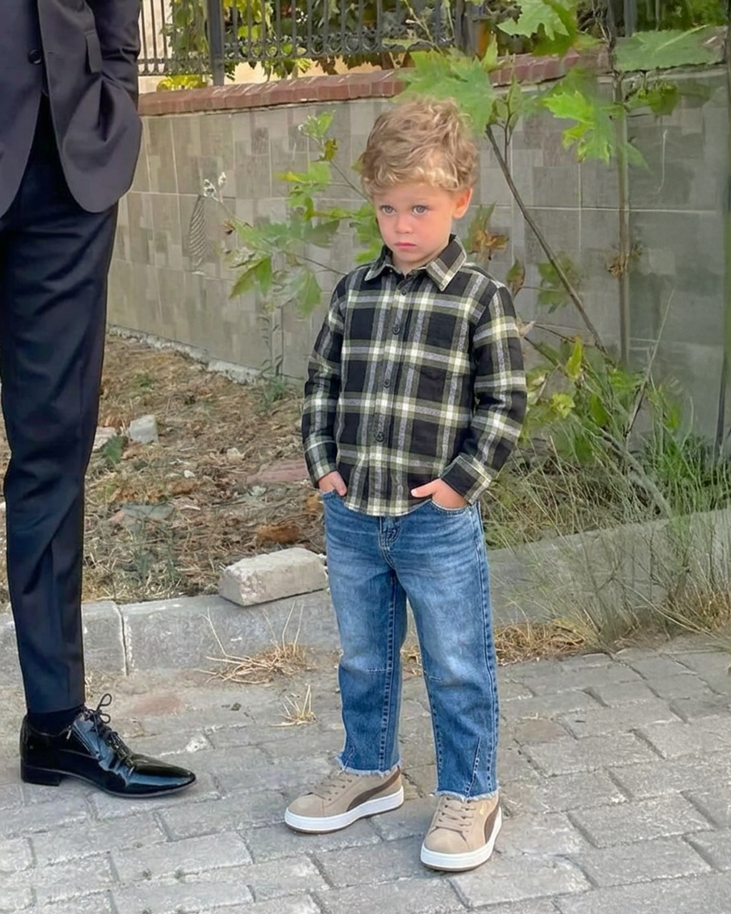 Cozy Street ( Plaid shirt + Barrel pants )