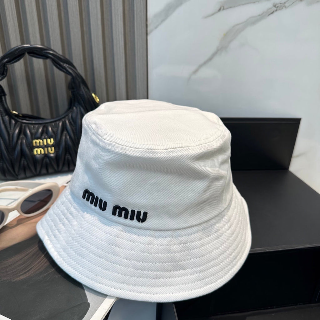 mm Bucket Hat in Black & White