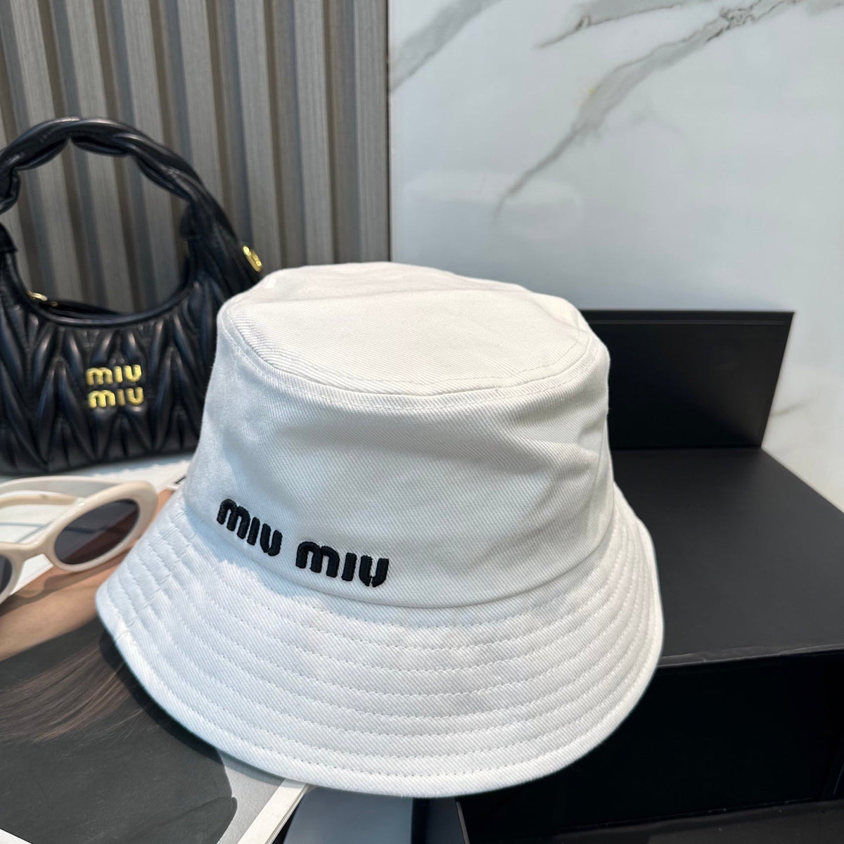 mm Bucket Hat in Black & White