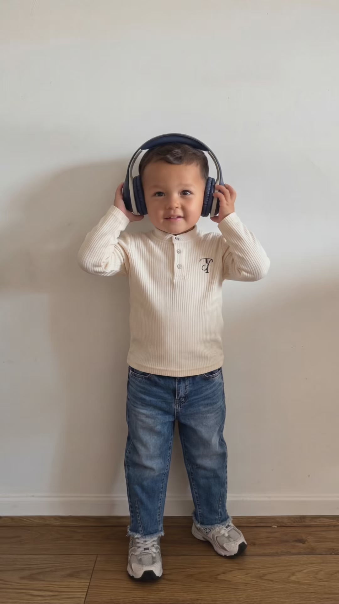 The Minimal (Henley Shirt + Barrel Pants)