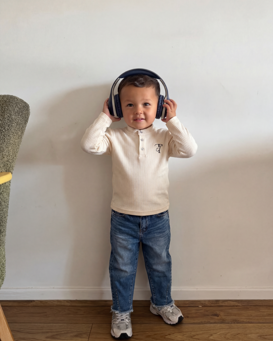 The Minimal (Henley Shirt + Barrel Pants)